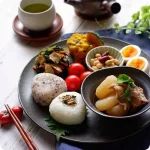고혈압 관리에 도움이 되는 저염 일본식 건강식 한상 / Low-sodium Japanese-style balanced meal beneficial for blood pressure control